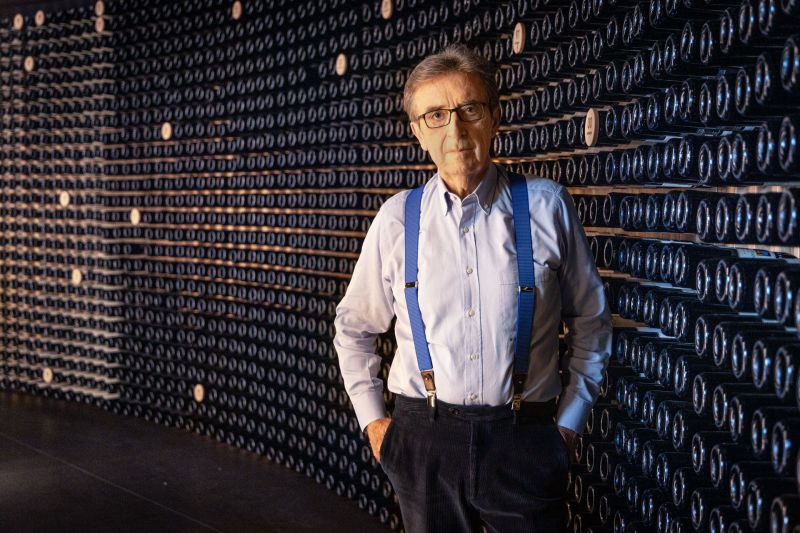 Riccardo Cotarella. Winemaker in his private cellar